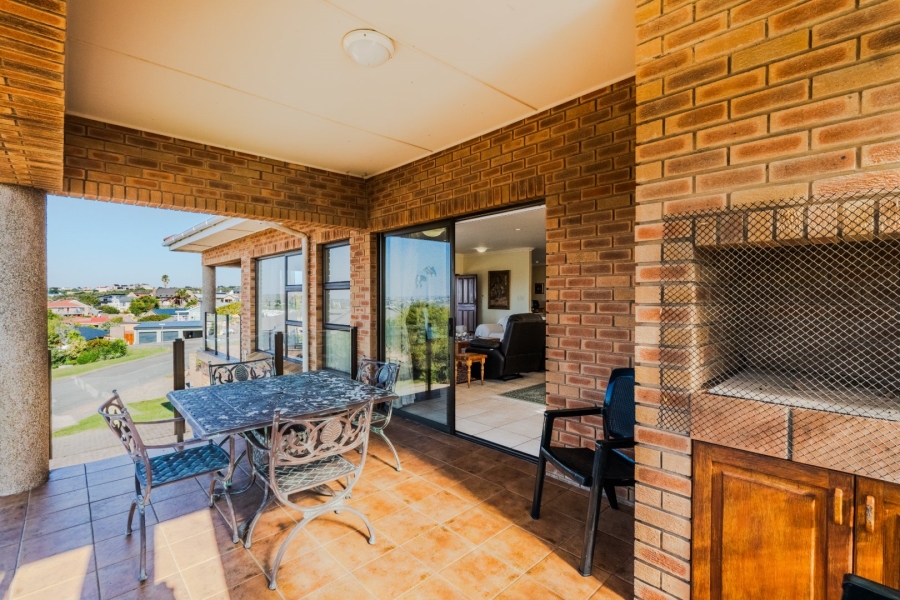 4 Bedroom Property for Sale in Stilbaai Wes Western Cape